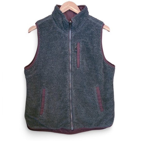 Women's Carhartt Reversible Rain & Wind Resistant Quilted Fleece Vest Wine Med - Picture 4 of 15